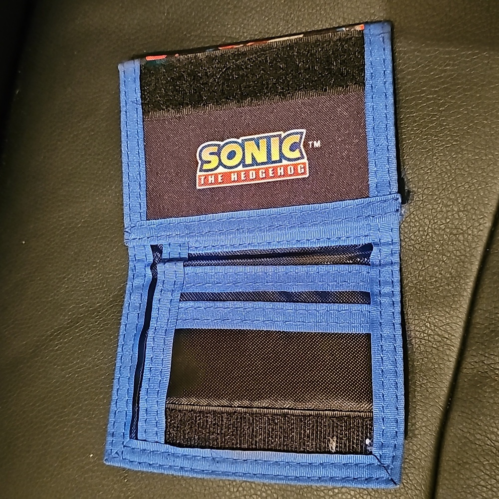 Sonic The Hedgehog Trifold Wallet - Picture 2 of 4